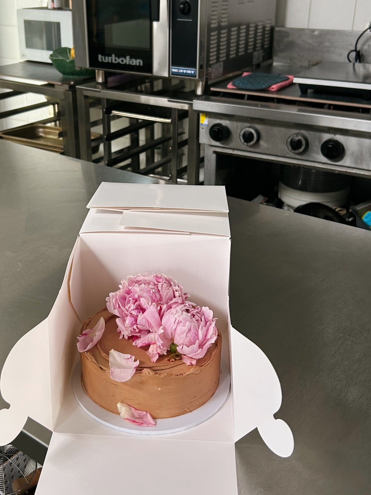 Blooming flower cake
